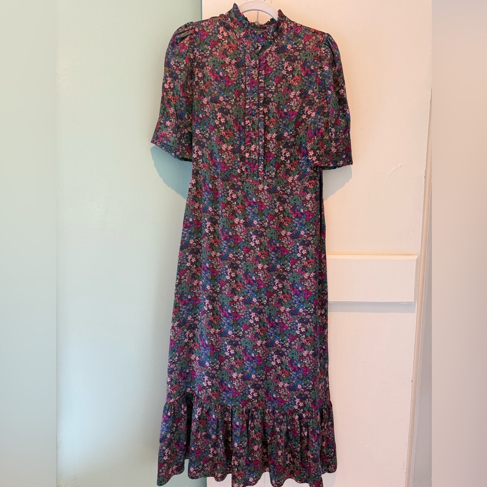 Chic Floral Midi Dress in Black and Pink